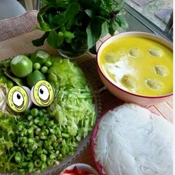 ขนมจีนชุด3ท่านพร้อมผัก