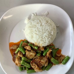 พริกแกงหมูชิ้น-ราดข้าว