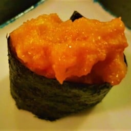 ซูชิแซลมอนซอสไข่กุ้ง