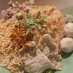 ก๋วยเตี๋ยวหมูต้มยำแห้ง