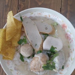 ข้าวต้มลูกชิ้นแคะ