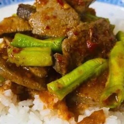 ข้าวพริกแกงตับหมู