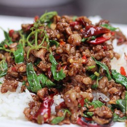 ข้าวกระเพราหมูพริกแห้ง