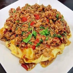 ข้าวไข่ข้นกระเพราหมูสับ