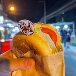 Good Luck Burger homemade ถนนคนเดินสันกำแพง