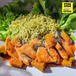 บะหมี่ผักซอสสเต็กไก่พริกแกงสูตรคลีน