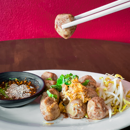 ลวกจิ้ม ลูกชิ้นเนื้อ