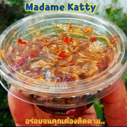 มาดามน้ำปลาหวานและน้ำพริก(เจ้าเก่าตลาดกำนันยงค์)