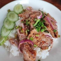 ข้าวหมูน้ำตก