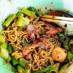 ก๋วยเตี๋ยวเรืออยุธยา ตลาดรุ่งอรุณ