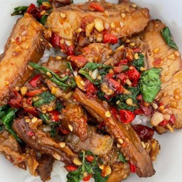 ผัดกะเพราเนื้อตุ๋น