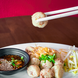 ลวกจิ้มลูกชิ้นหมู