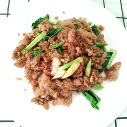 เส้นใหญ่ผัดซีอิ๊ว