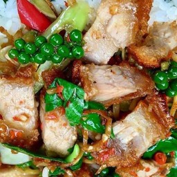 ผัดฉ่า  หมูกรอบ 1ขีด +ข้าว 1ถุง