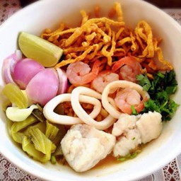 ข้าวซอยทะเล(Northern thai curry noodles with seafood)