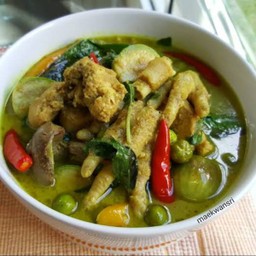 แกงเขียวหวานไก่(Green Curry With Chicken)