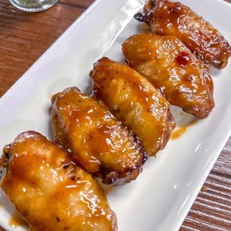 ปีกไก่ซอสบาร์บีคิว/สไปซี่