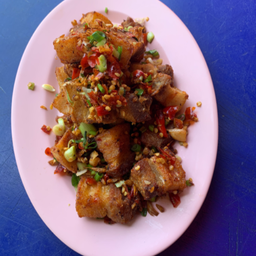 หมูกรอบคั่วพริกเกลือ