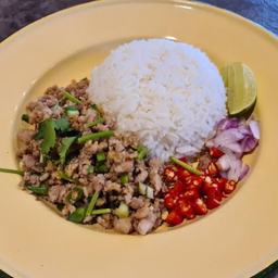 หมูสับผัดปลาเค็ม ราดข้าว