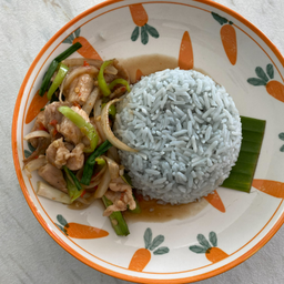 ผัดพริกหยวกหมูราดข้าว
