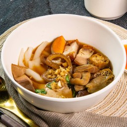 ก๋วยจั๊บน้ำข้นทุกอย่าง (เส้นก๋วยจั๊บ)