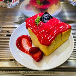 ขนมปังปิ้งสตรอว์เบอร์รี่