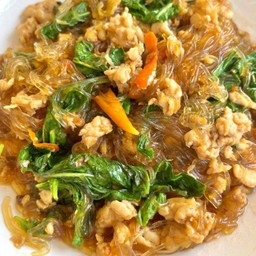 ผัดกะเพราวุ้นเส้น