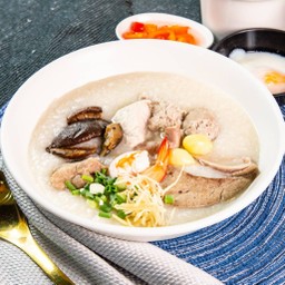 โจ๊ก หมูทะเลรวมมิตร (ใส่เครื่องทุกอย่าง)