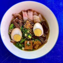 ก๋วยจั๊บพะโล้ ลานอาหารหน้าโรบินสันไลฟ์สไตล์