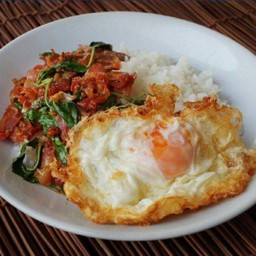 กะเพราเบคอนรมควัน🥓