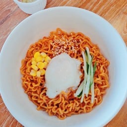 มาม่าแห้งเผ็ด+ไข่ออนเซ็น