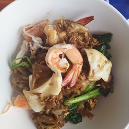 เส้นใหญ่ผัดซีอิ๊วทะเล พิเศษ
