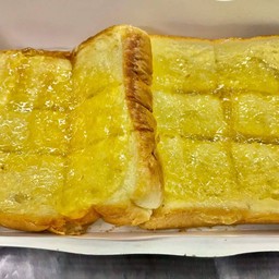 ขนมปังปิ้ง-แยมสับปะรด