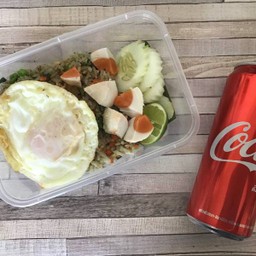 อร่อยซ่ากับโค๊ก ข้าวผัดบ้านแม่+โค้ก