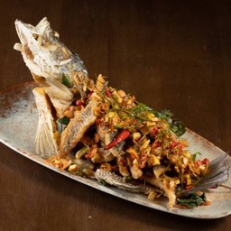 ปลากะพงลุยสวน(Deep fried Fish Sriwara style)