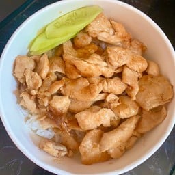 อกไก่กระเทียม + ข้าวหอมมะลิ