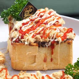 ขนมปังปิ้งหมูหยองพริกเผา