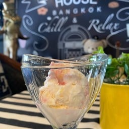 Strawberry Cheesecake Ice-cream
