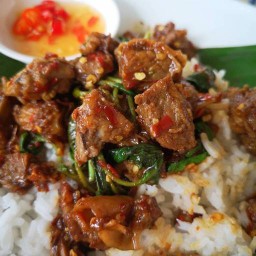 กะเพราตาเล็ก สูตรเด็ดท้าให้ลอง