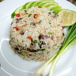 ข้าวผัดปลาทูทรงเครื่อง