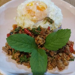 ราดหน้าหมูหมัก ร้านตั้งใจอยู่ สมุย(สูตรกวางตุ้ง)