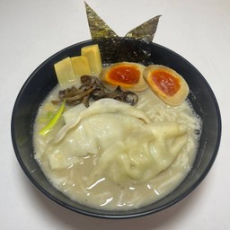 ราเมนซุปทงคัตสึ เกี๊ยวซ่า