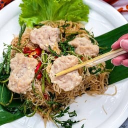 ผัดหมี่กระเฉดหมูเด้ง