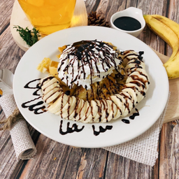 โรตีหนานุ่ม-กล้วย-วิปครีม-ช็อคโกแลต