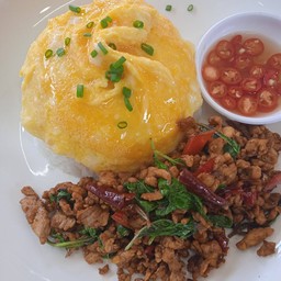 ก๋วยเตี๋ยวเอเชีย (กะเพราเนื้อตุ๋น)