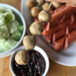 ลูกชิ้นปิ้ง น้ำจิ้มลูกชิ้นชูใจ