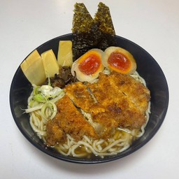 โชยุราเมน หมูทงคัตสึ