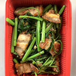 ผักบุ้งหมูกรอบ-กับข้าว