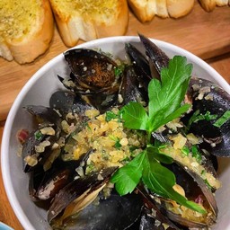 หอยแมลงภู่ชิลีอบไวน์ขาว