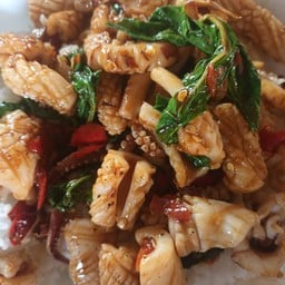 กะเพราปลาหมึกพิเศษ+น้ำลำใยแก้วโอ่งแบบจุก ขายเอาชื่อเสียง555